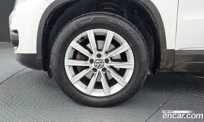 Volkswagen Tiguan 2015 2.0 гидро в Москве № 215328, миниатюра 5