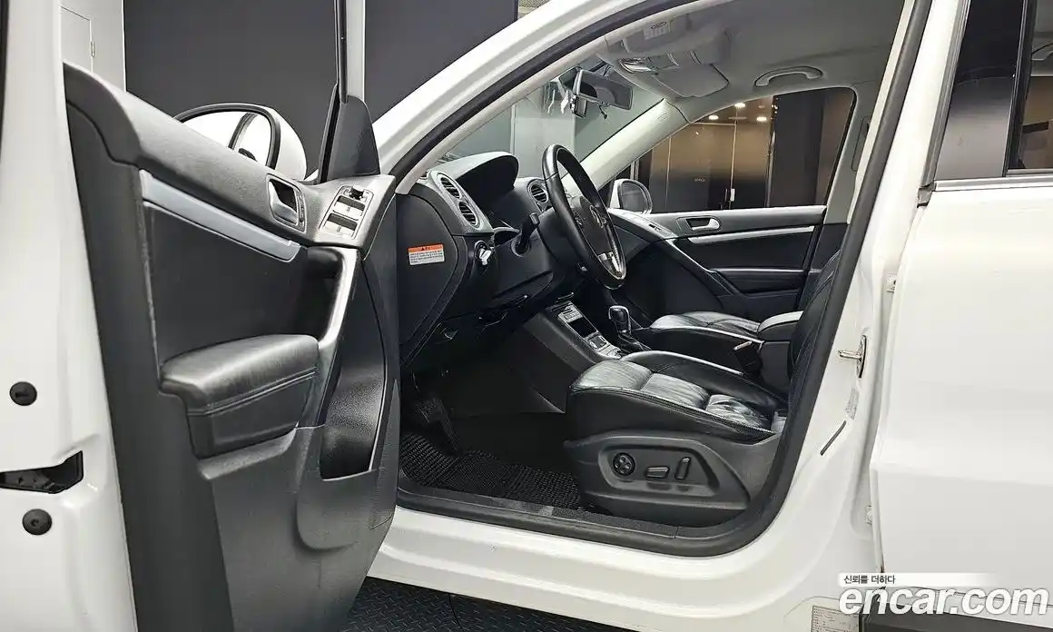 Volkswagen Tiguan 2015 2.0 гидро в Москве № 215328, фото 10