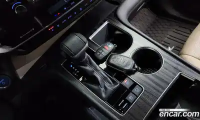 Toyota Sienna 2021 2.5 гидро в Москве № 215520, миниатюра 9