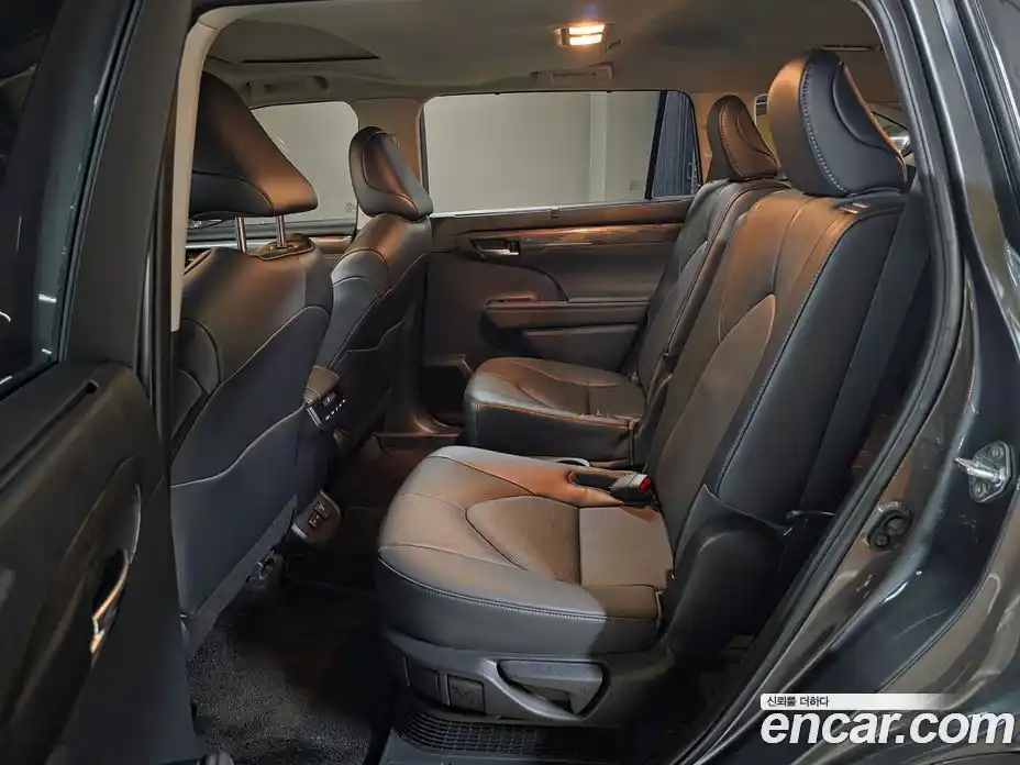 Toyota Highlander 2023 2.5 гидро в Москве № 215623, фото 15