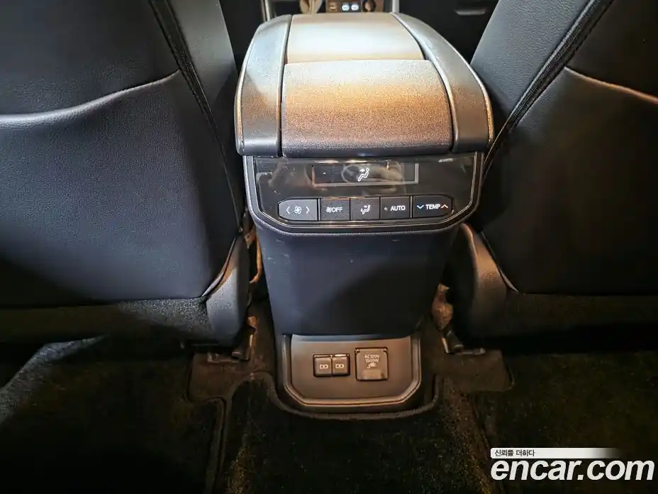 Toyota Highlander 2023 2.5 гидро в Москве № 215623, фото 16