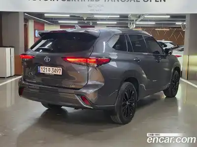Toyota Highlander 2023 2.5 гидро в Москве № 215623, миниатюра 2