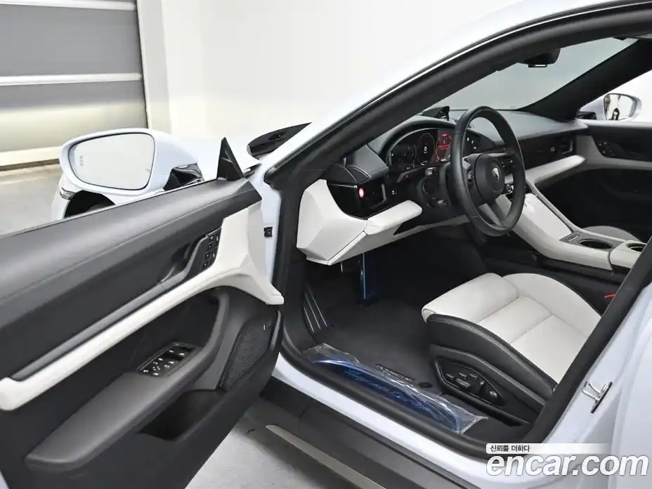 Porsche Taycan 2025 гидро в Москве № 225696, фото 11