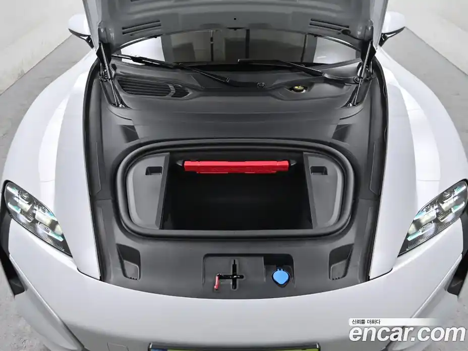 Porsche Taycan 2025 гидро в Москве № 225696, фото 6