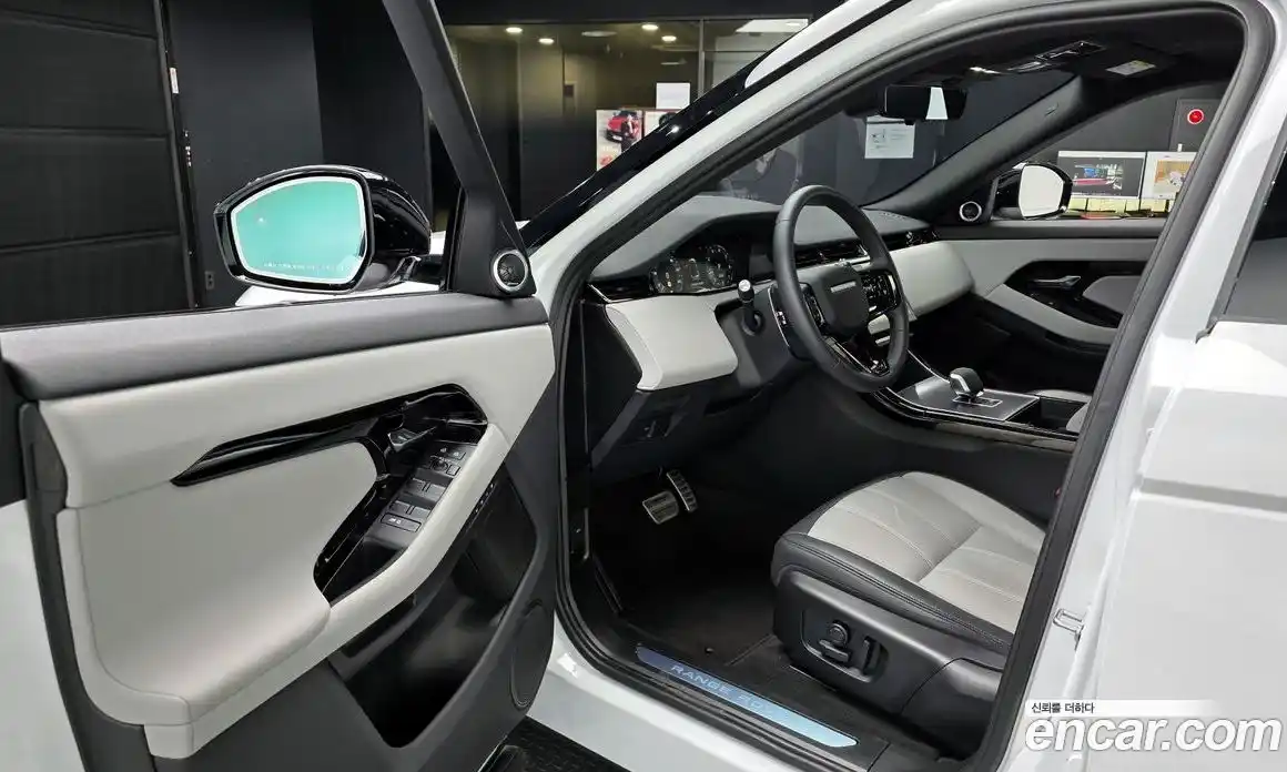 Land Rover Range-Rover Evoque 2025 2.0 гидро в Москве № 231147, фото 11