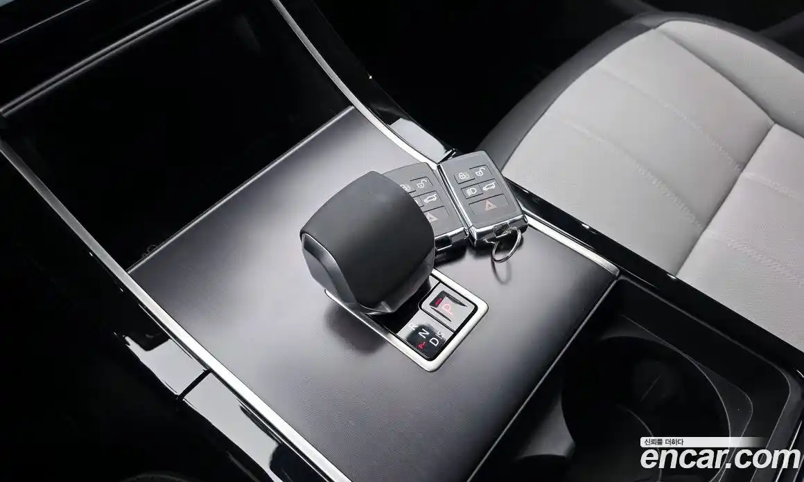 Land Rover Range-Rover Evoque 2025 2.0 гидро в Москве № 231147, фото 9