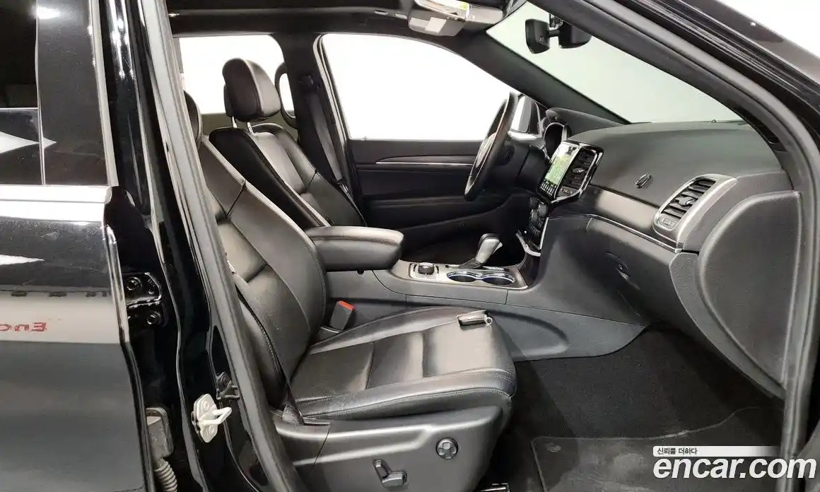 Jeep Cherokee 2019 3.6 гидро в Москве № 232566, фото 11