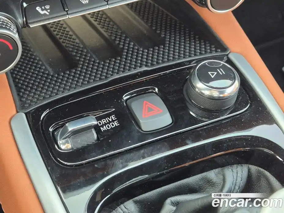 Lotus Emira 2024 3.5 механика в Москве № 256852, фото 14