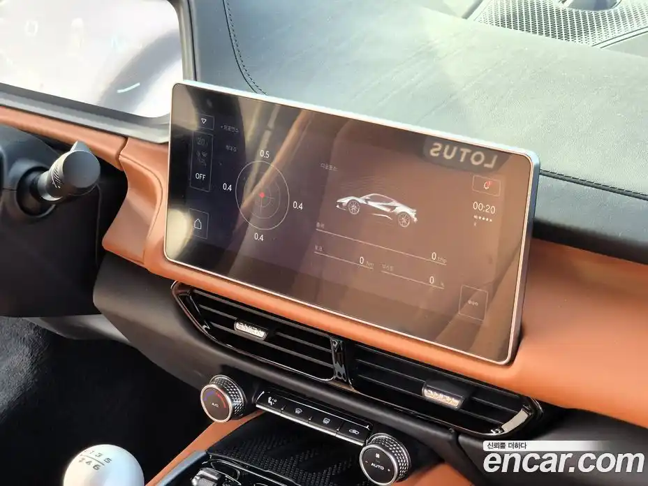 Lotus Emira 2024 3.5 механика в Москве № 256852, фото 16