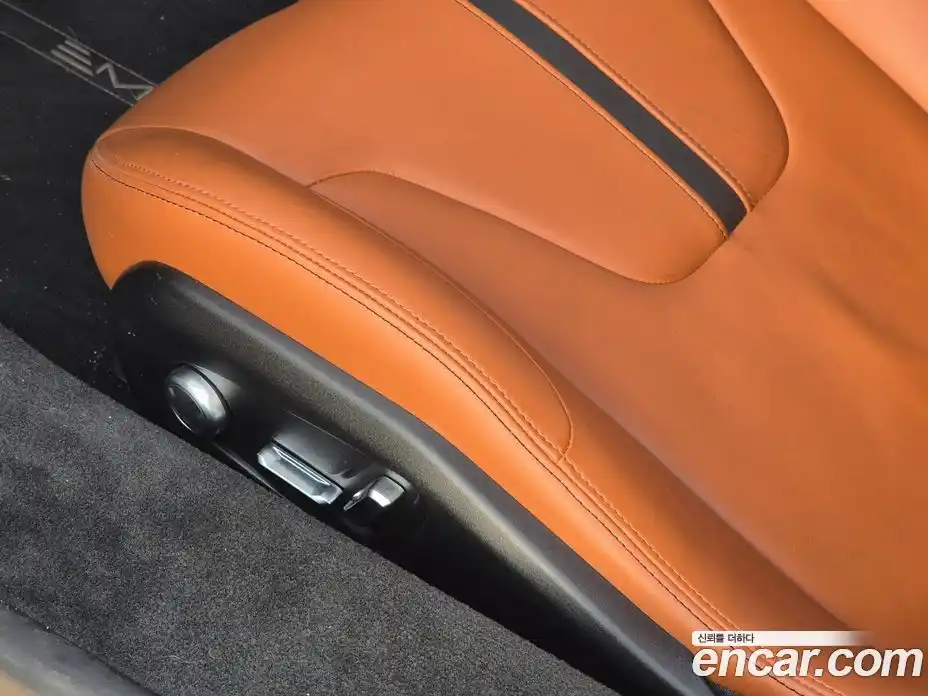 Lotus Emira 2024 3.5 механика в Москве № 256852, фото 17