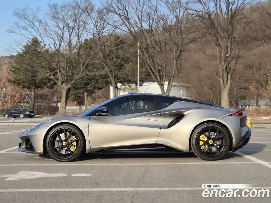 Lotus Emira 2024 3.5 механика в Москве № 256852, фото 20