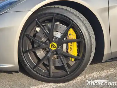 Lotus Emira 2024 3.5 механика в Москве № 256852, миниатюра 5