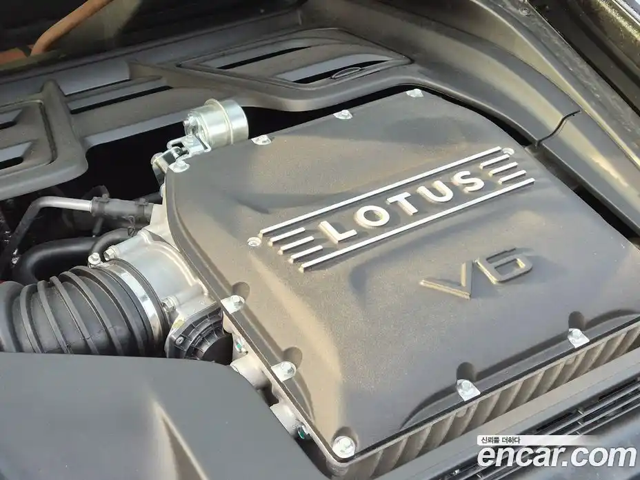 Lotus Emira 2024 3.5 механика в Москве № 256852, фото 6