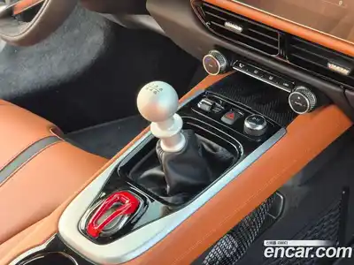 Lotus Emira 2024 3.5 механика в Москве № 256852, миниатюра 9