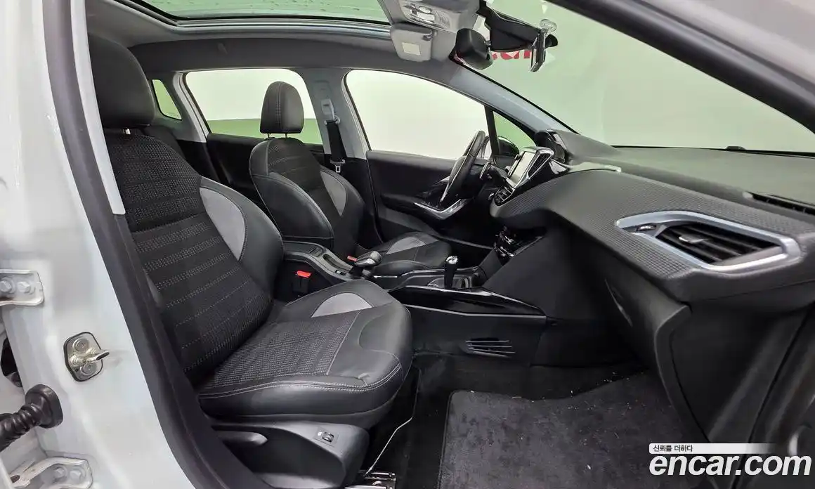 Peugeot 2008 2015 1.6 гидро в Москве № 257720, фото 10