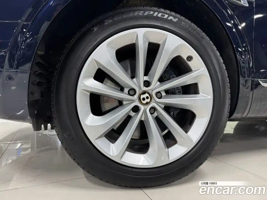 Bentley Bentayga 2020 4.0 гидро в Москве № 366452, фото 18