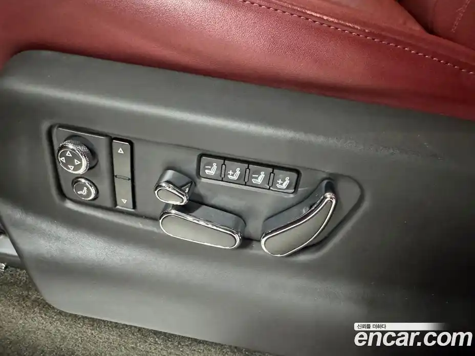 Bentley Bentayga 2020 4.0 гидро в Москве № 366452, фото 10