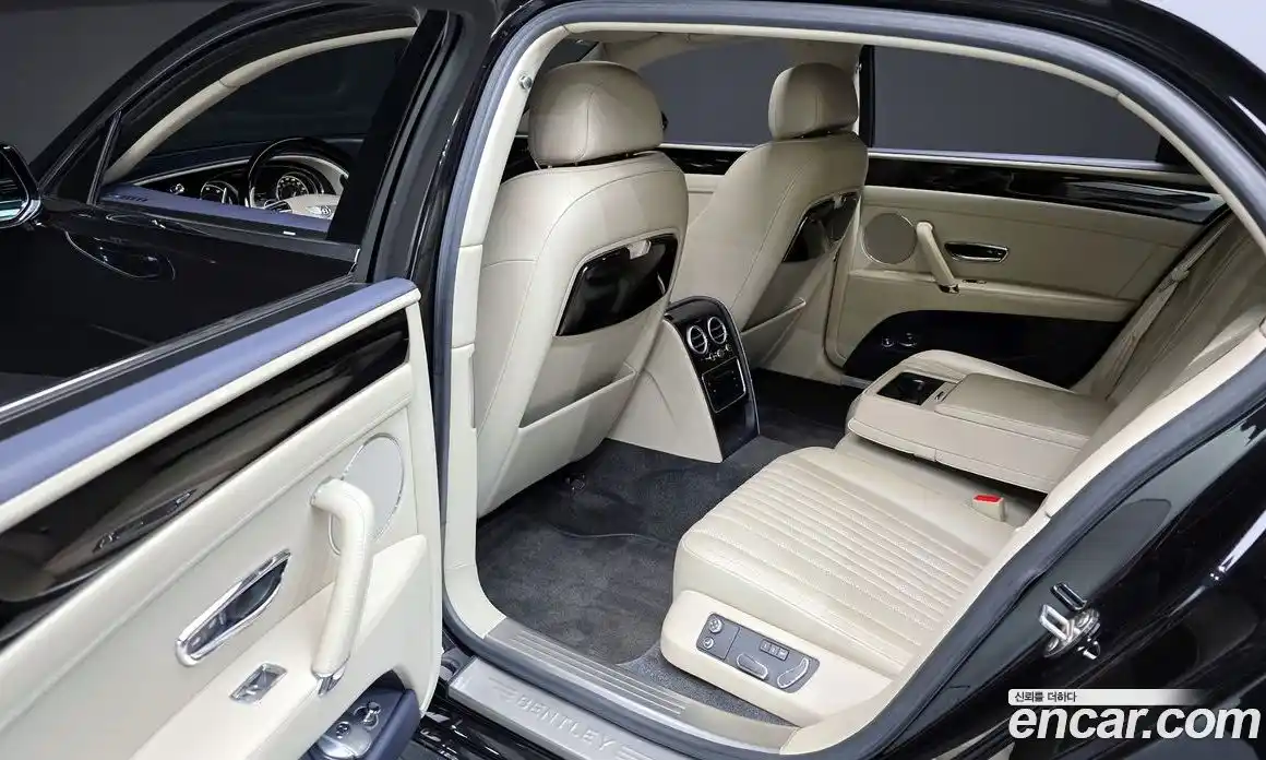 Bentley Flying Spur 2018 4.0 гидро в Москве № 387216, фото 11