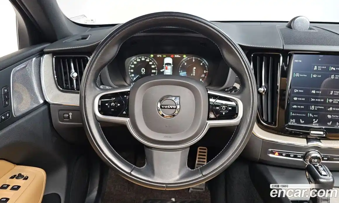 Volvo XC60 2019 2.0 гидро в Москве № 429986, фото 13
