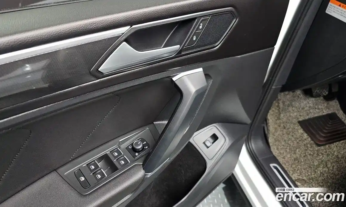 Volkswagen Tiguan 2018 2.0 гидро в Москве № 472130, фото 16
