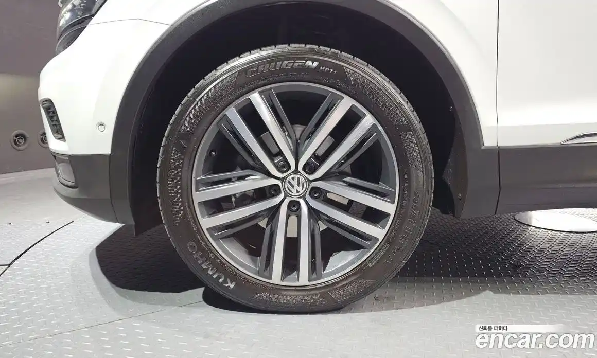 Volkswagen Tiguan 2018 2.0 гидро в Москве № 472130, фото 5
