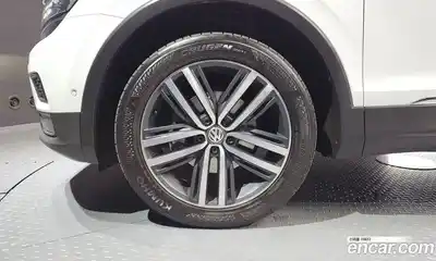 Volkswagen Tiguan 2018 2.0 гидро в Москве № 472130, миниатюра 5
