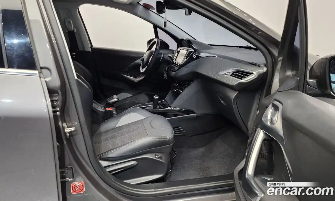 Peugeot 2008 2017 1.6 гидро в Москве № 500511, фото 11