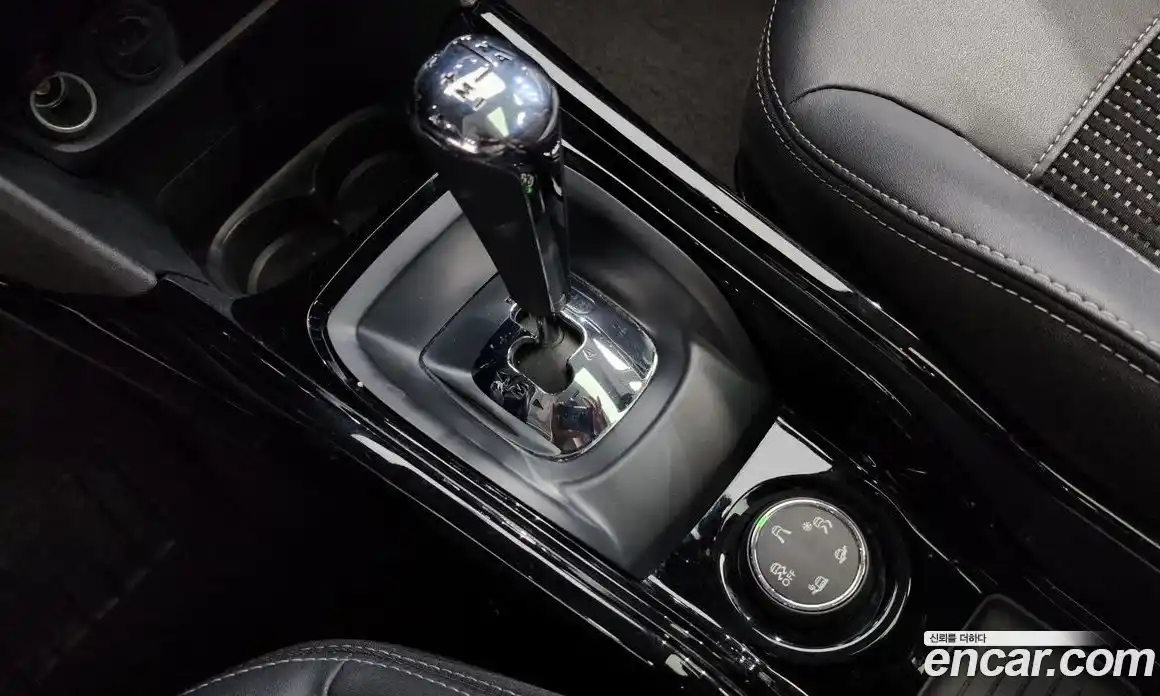 Peugeot 2008 2017 1.6 гидро в Москве № 500511, фото 9