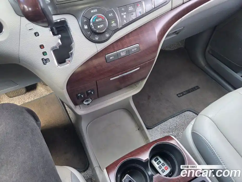 Toyota Sienna 2014 3.5 гидро в Москве № 609814, фото 9