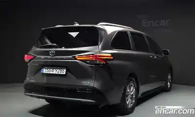 Toyota Sienna 2023 2.5 гидро в Москве № 750254, миниатюра 2