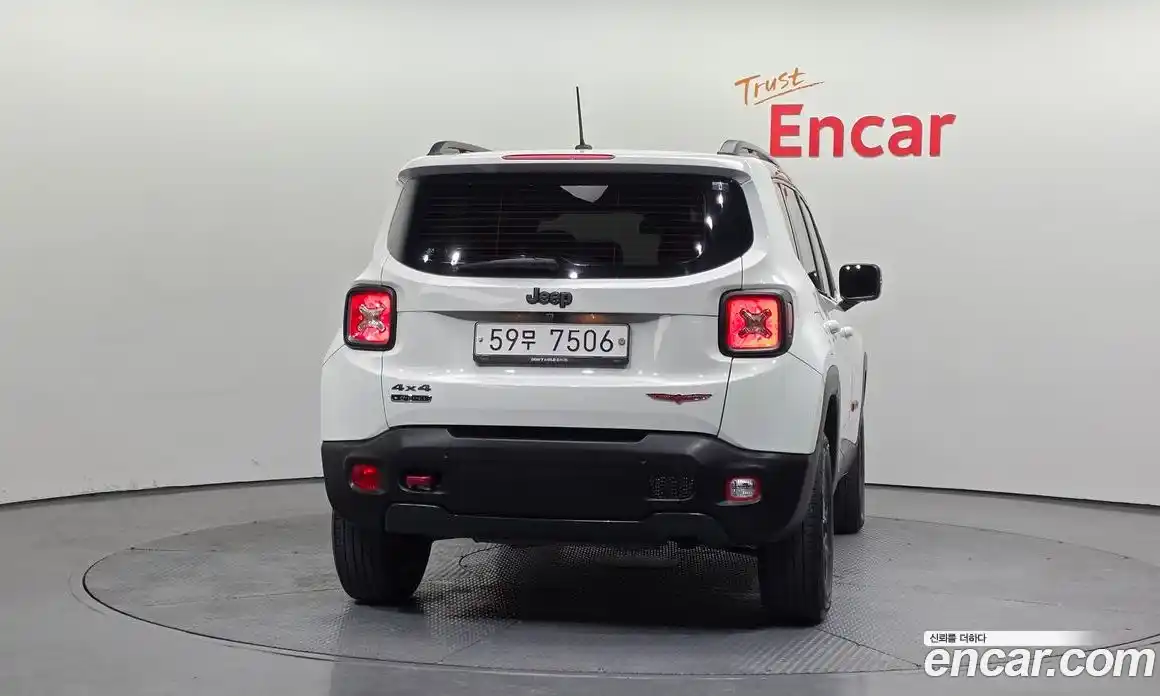 Jeep Renegade 2017 2.0 гидро в Москве № 826625, фото 4