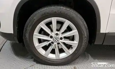 Volkswagen Tiguan 2012 2.0 гидро в Москве № 896161, миниатюра 5