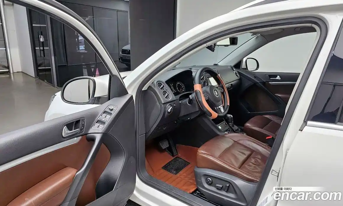 Volkswagen Tiguan 2012 2.0 гидро в Москве № 896161, фото 10