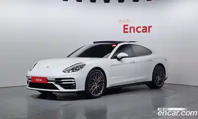 Porsche Panamera, 2022