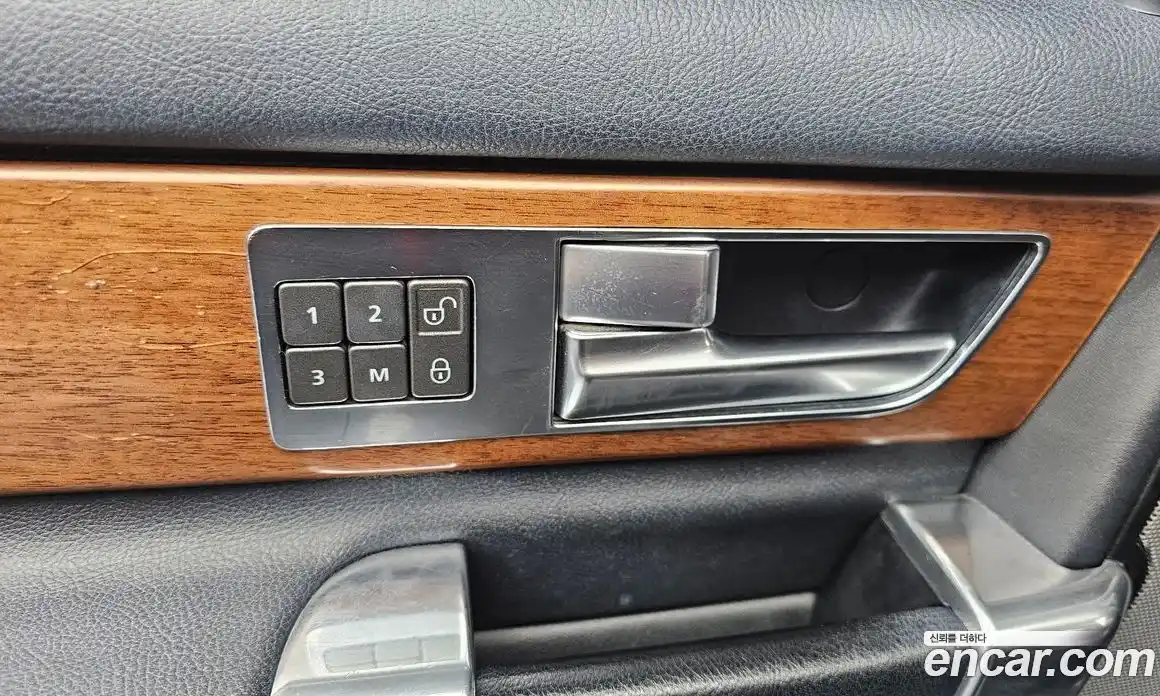 Land Rover Discovery 2015 3.0 гидро в Москве № 975699, фото 14