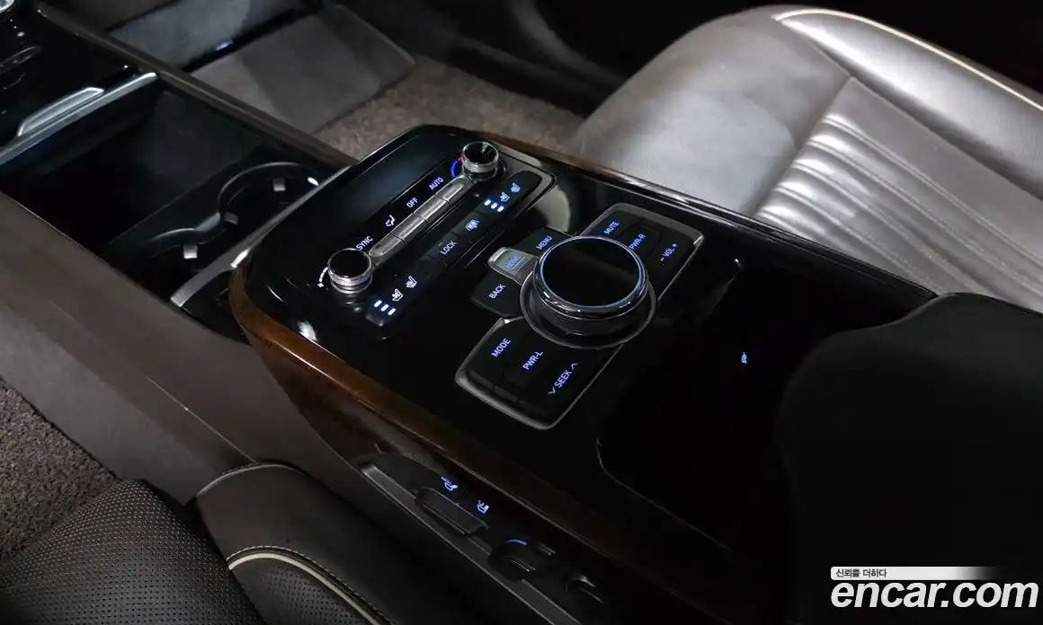 Genesis EQ900 2016 5.0 Автомат в Москве № 1003009, фото 18