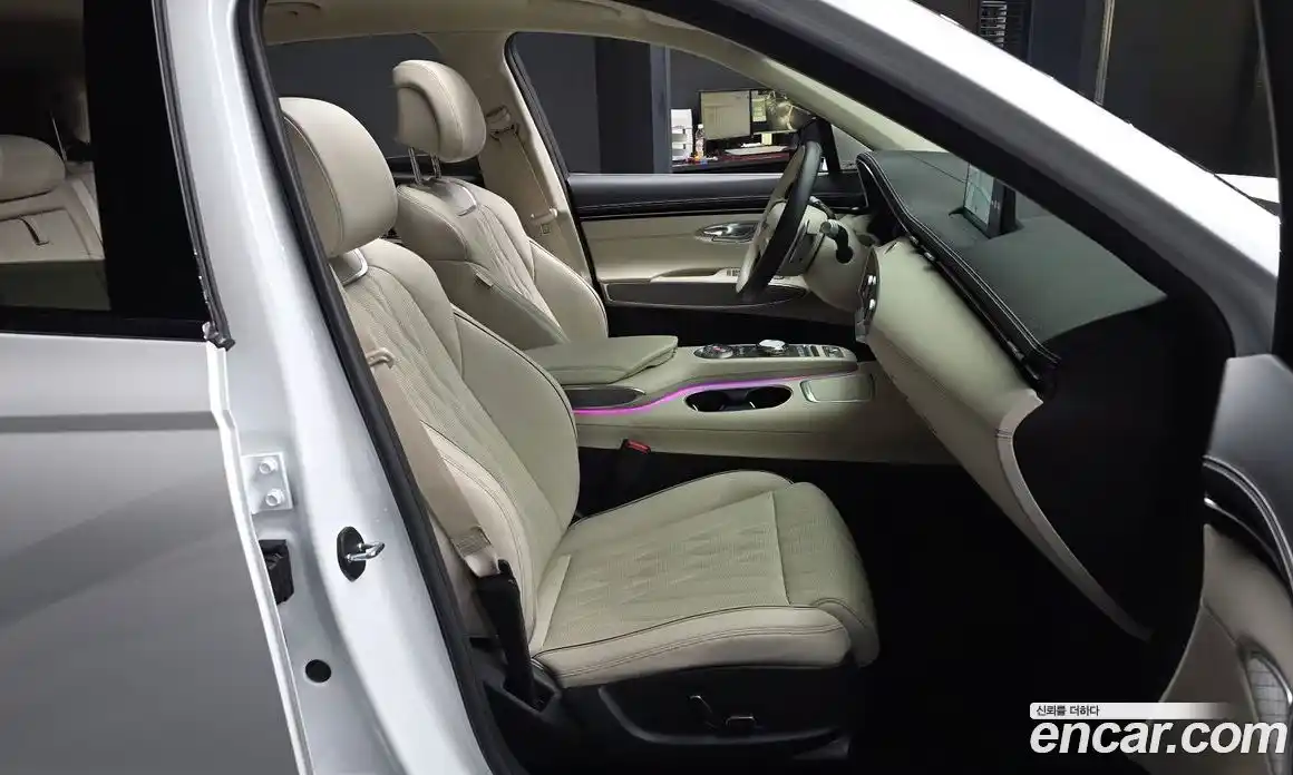 Genesis GV70 2024 2.5 Автомат в Москве № 1009919, фото 11