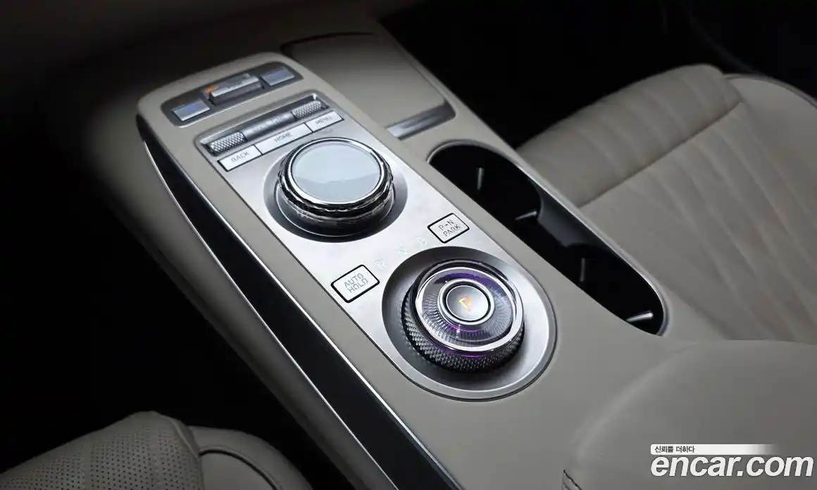 Genesis GV70 2024 2.5 Автомат в Москве № 1009919, фото 9