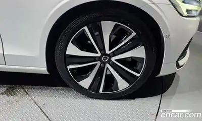 Volvo S60 2023 2.0 гидро в Москве № 164634, миниатюра 5