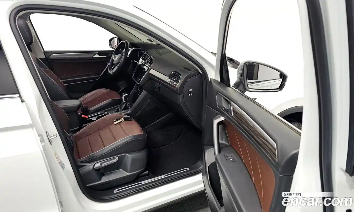 Volkswagen Tiguan 2023 2.0 гидро в Москве № 168459, фото 11