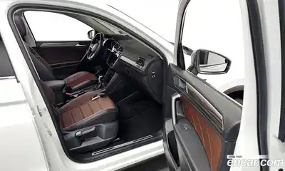 Volkswagen Tiguan 2023 2.0 гидро в Москве № 168459, миниатюра 11