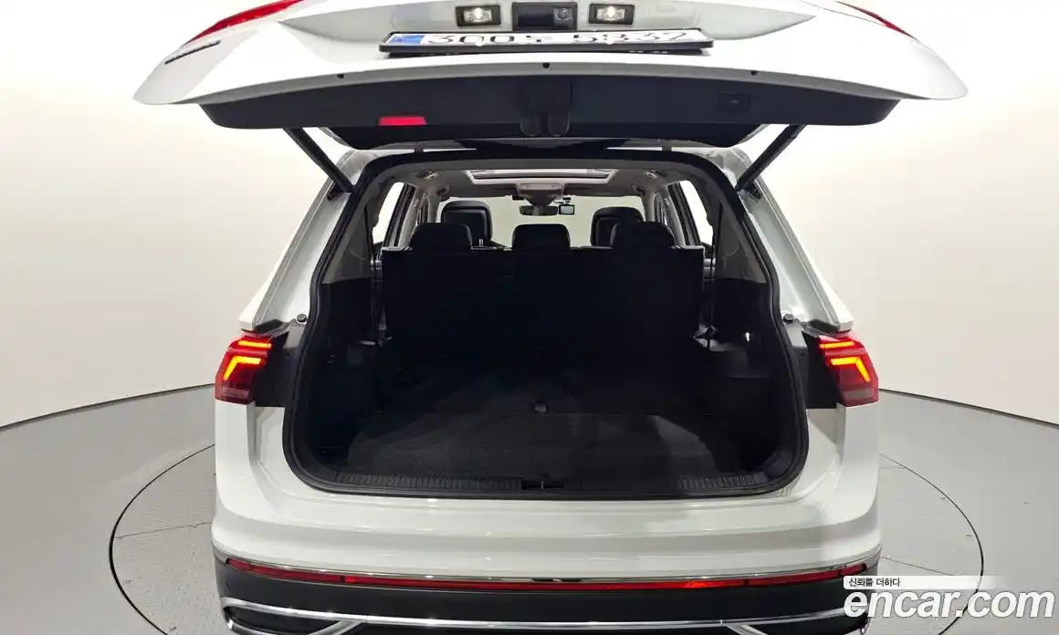 Volkswagen Tiguan 2023 2.0 гидро в Москве № 168459, фото 20
