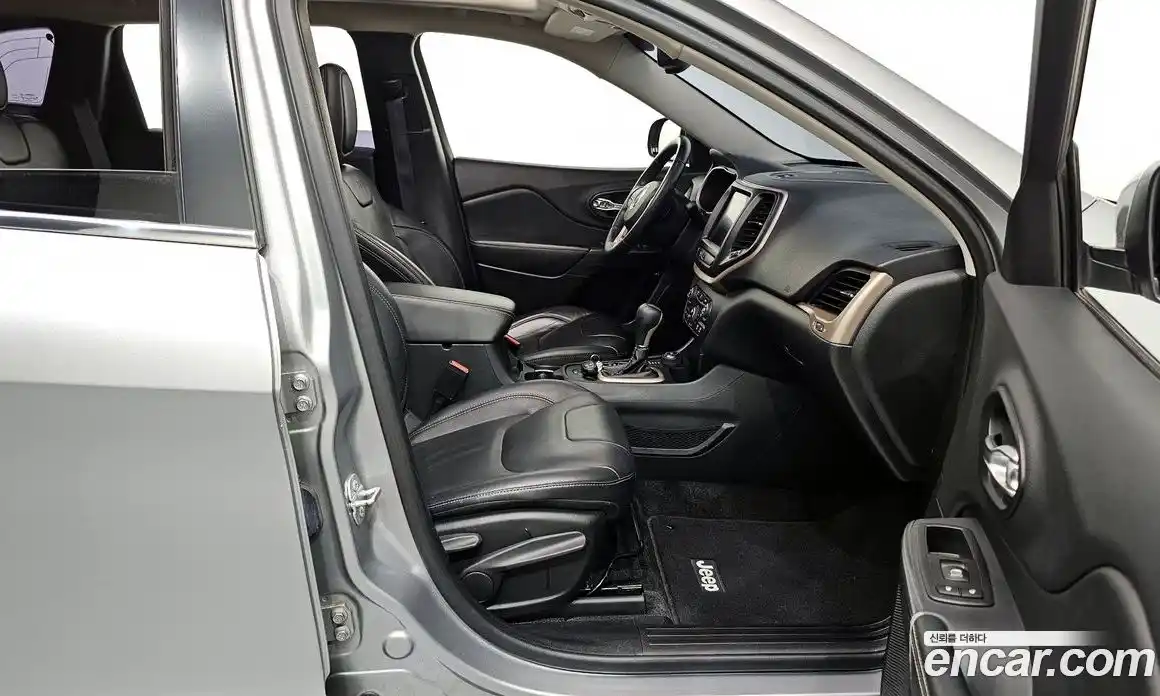 Jeep Cherokee 2015 2.4 гидро в Москве № 169875, фото 11