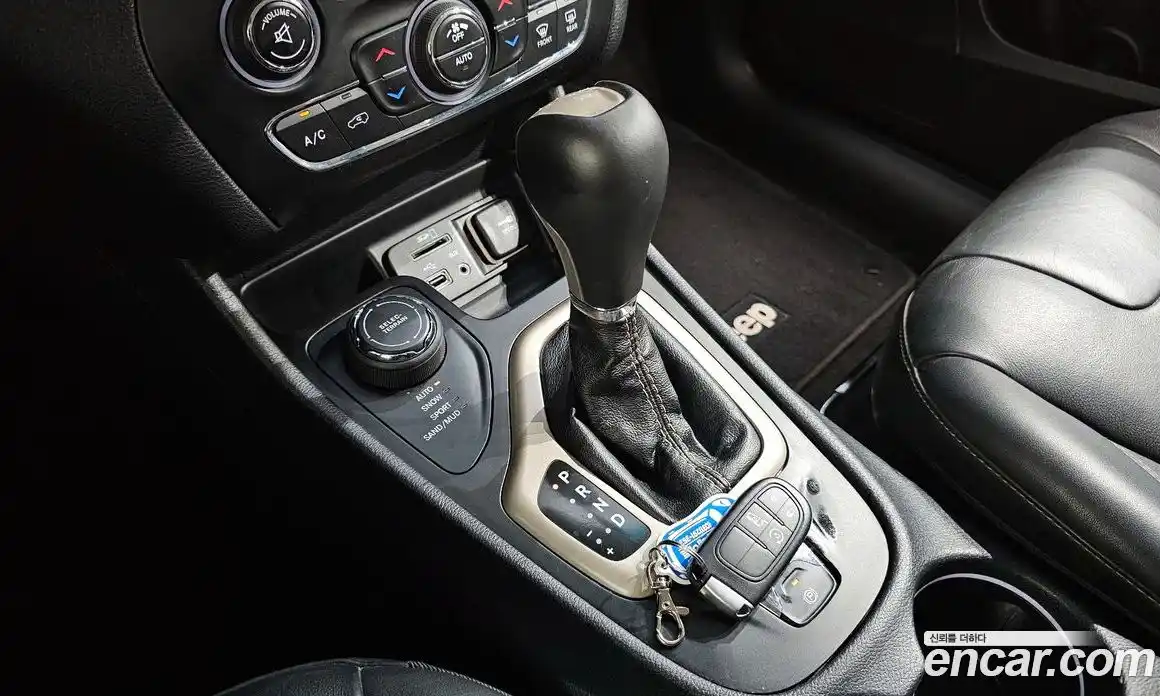 Jeep Cherokee 2015 2.4 гидро в Москве № 169875, фото 9