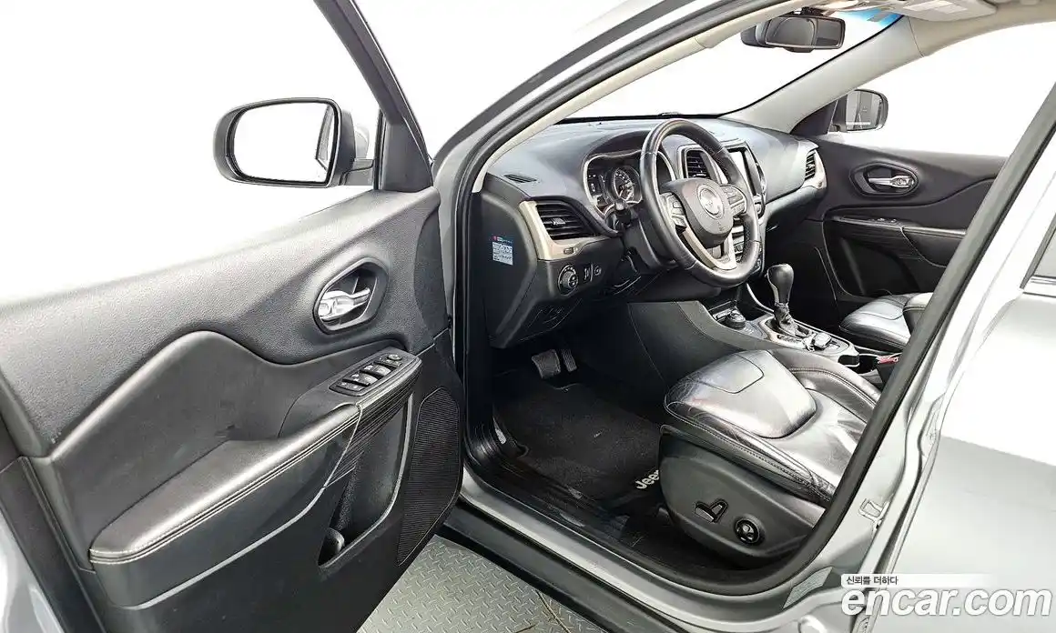 Jeep Cherokee 2015 2.4 гидро в Москве № 169875, фото 10