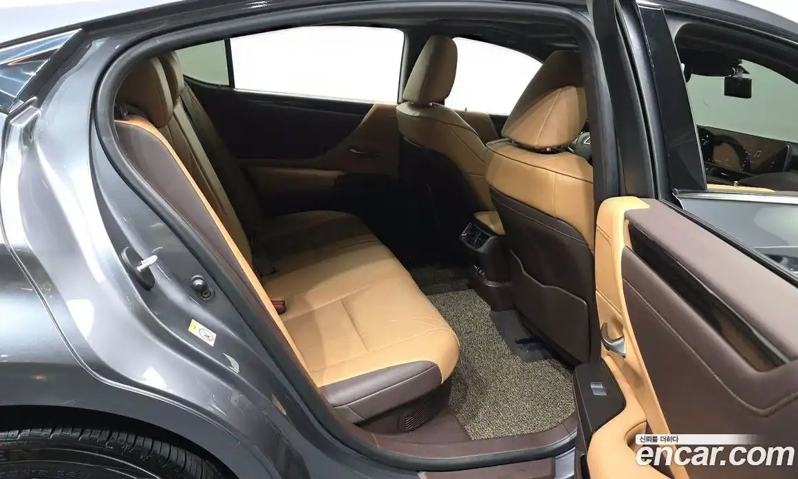 Lexus ES 2018 2.5 гидро в Москве № 214668, фото 12