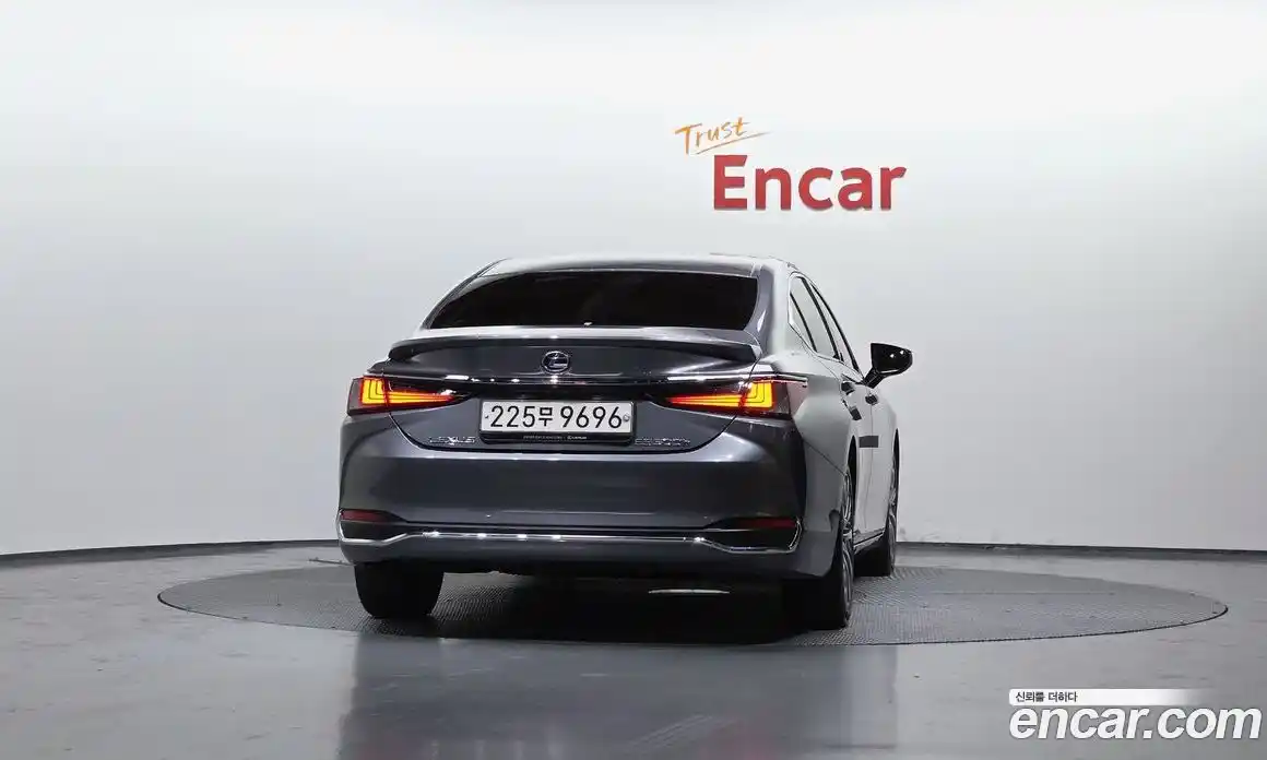 Lexus ES 2018 2.5 гидро в Москве № 214668, фото 4