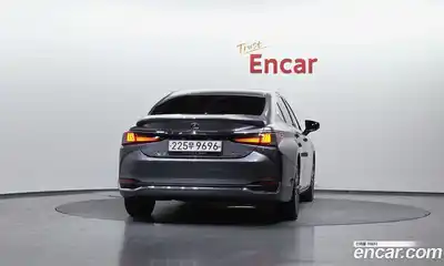 Lexus ES 2018 2.5 гидро в Москве № 214668, миниатюра 4