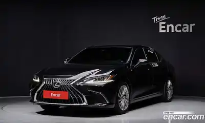 Lexus ES, 2022