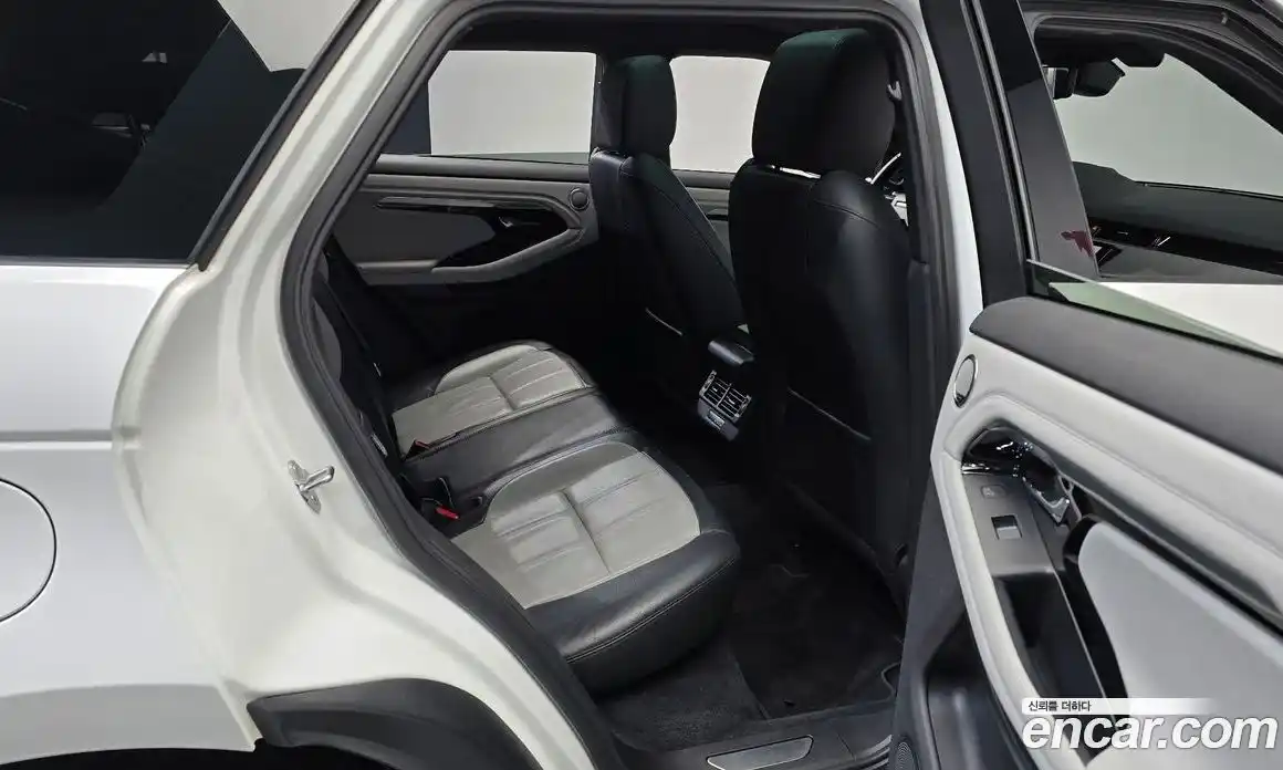 Land Rover Range-Rover Evoque 2021 2.0 гидро в Москве № 298355, фото 12